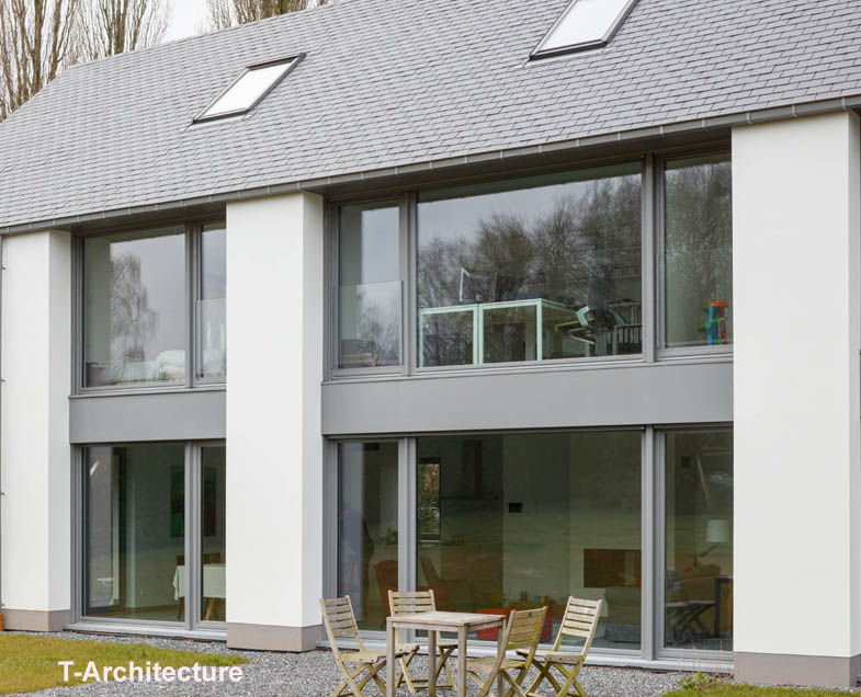 Menuiserie-Riche-ensembles-vitres-facade-fixes-portes-balcons-T-Architecture-Thibaut-Woitrin.jpg
