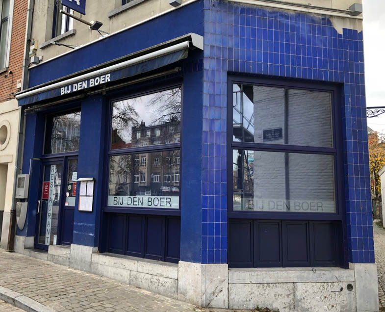 Menuiserie-Riche-guillotine-fenetre-chassis-a-contrepoids-restaurant-bruxelles-renovation.jpg