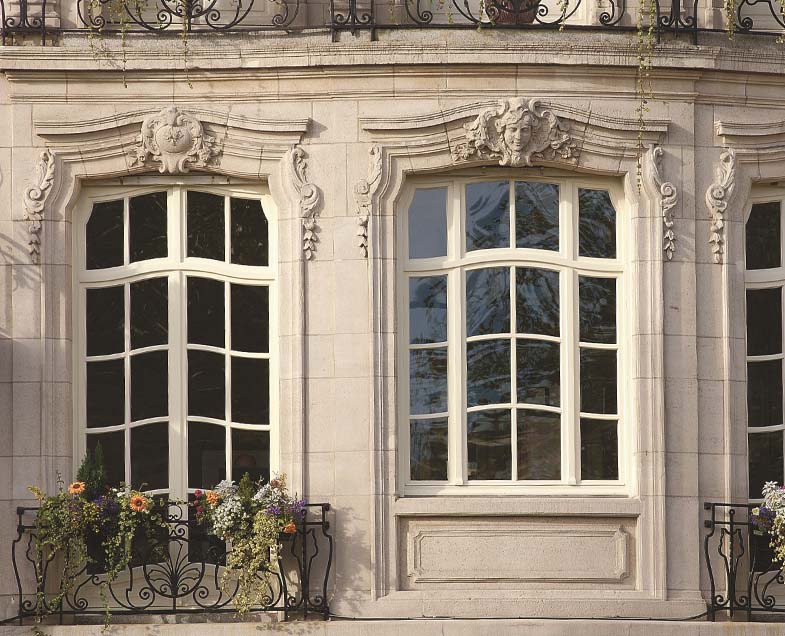 Menuiserie-Riche-portes-balcons-double-chapeau-de-gendarme-patrimoine-renovation.jpg