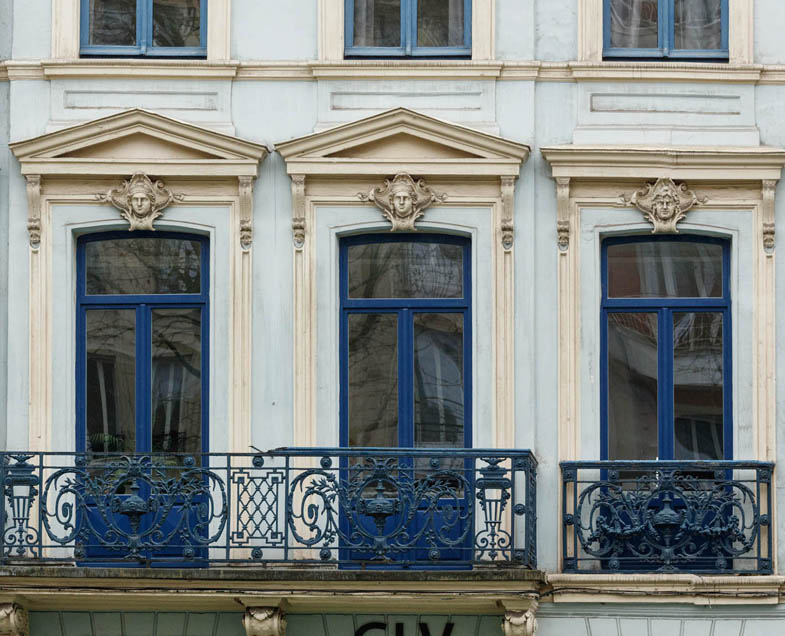 Menuiserie-Riche-portes-balcons-patrimoine-bleues-Lille.jpg