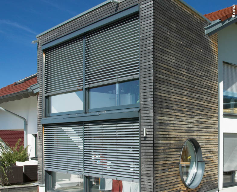 Menuiserie-Riche-bso-brises-soleil-mi-ouvert-bardage-bois-photo-roma.jpg