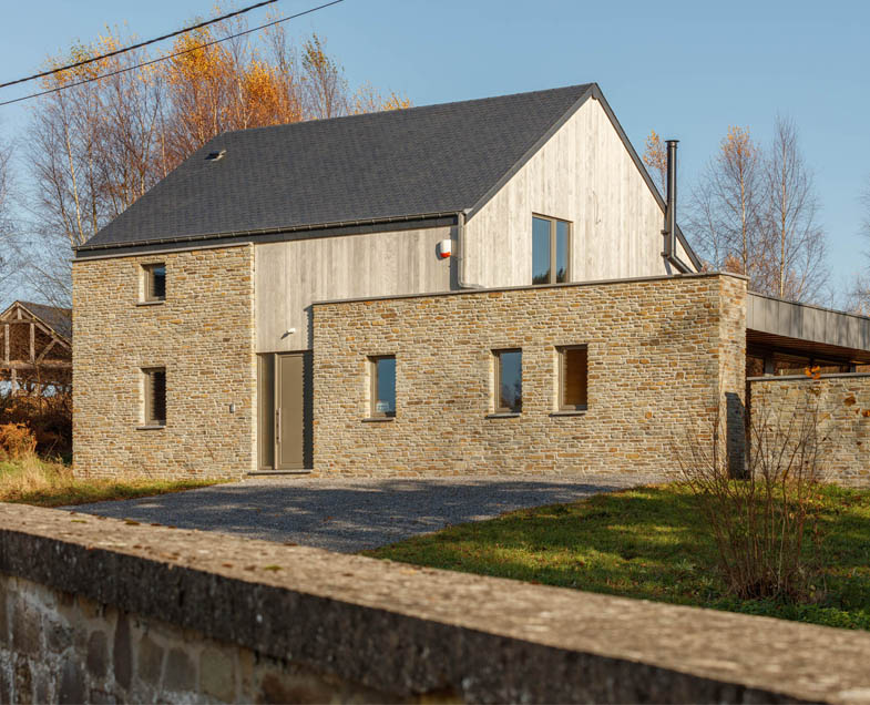 Menuiserie-Riche-chassis-teintes-bicolore-bois-couleur-fenetre-vue exterieur-facçade.jpg