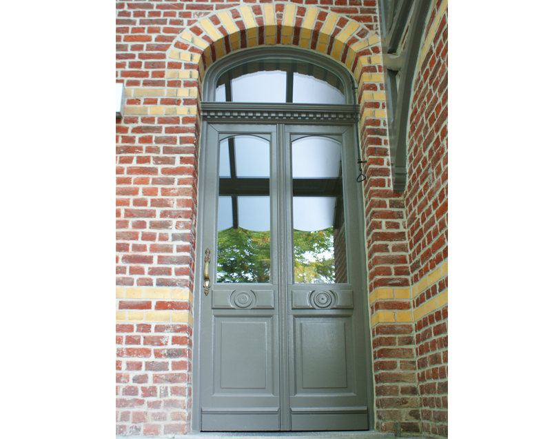 Menuiserie-Riche-doube-porte-patrimoine-fausse-double-porte-moulure-piano.png