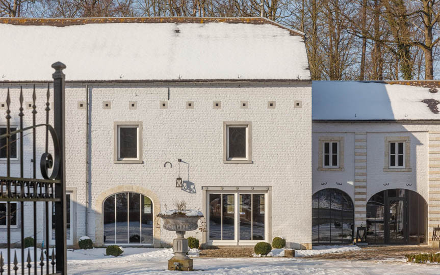 Menuiserie-Riche-fenetres-performances-thermiques-neige-renovation-chateau-archi-kyo-co.jpg