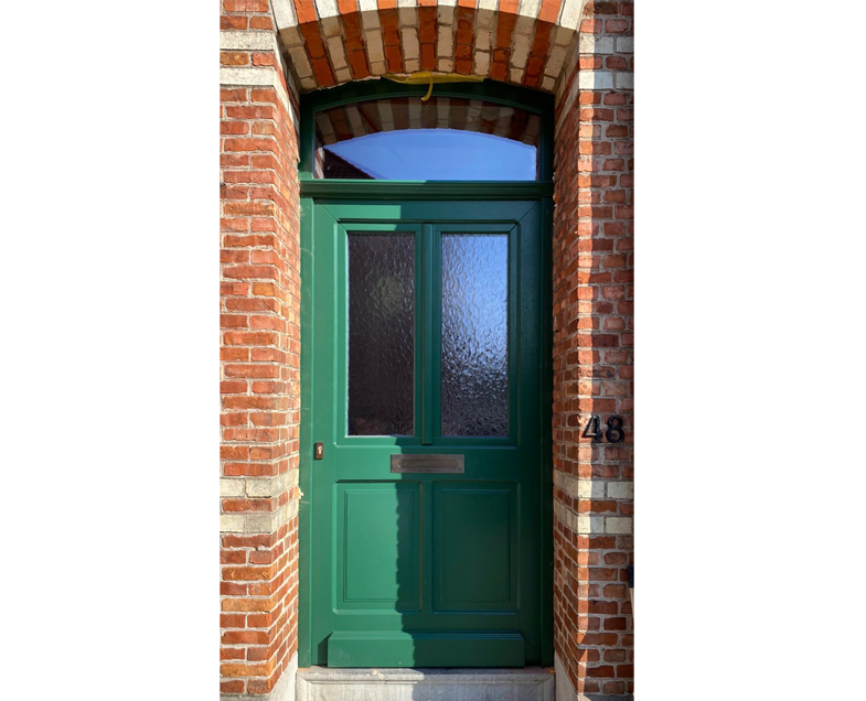 Menuiserie-Riche-porte-imposte-renovation-porte-elegance-verte-ww.png