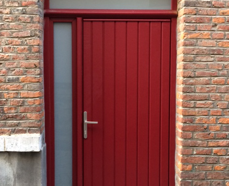Menuiserie-Riche-types-portes-fixes-lateraux-couleur-rouge.jpg
