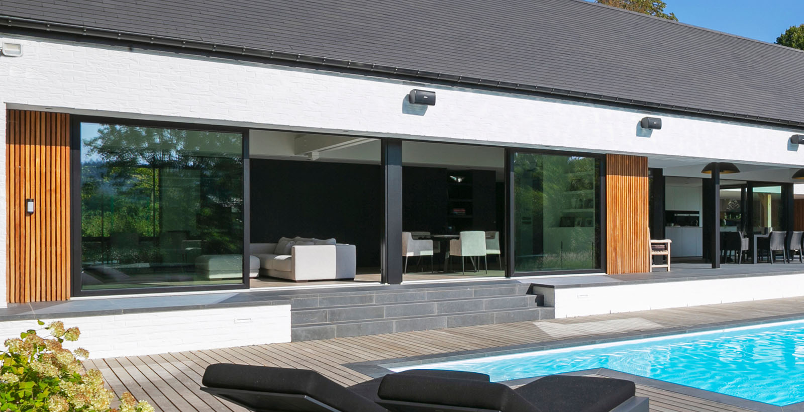 Menuiserie-Riche-fenetres-levants-coulissants-piscine-dsh-architectes.jpg