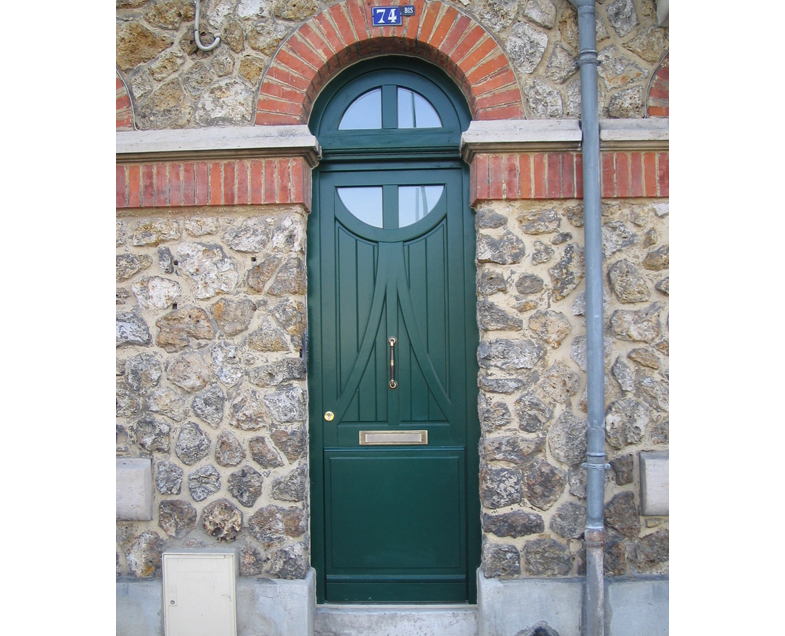 Menuiserie-Riche-porte-patrimoine-sur-mesure-identique.png