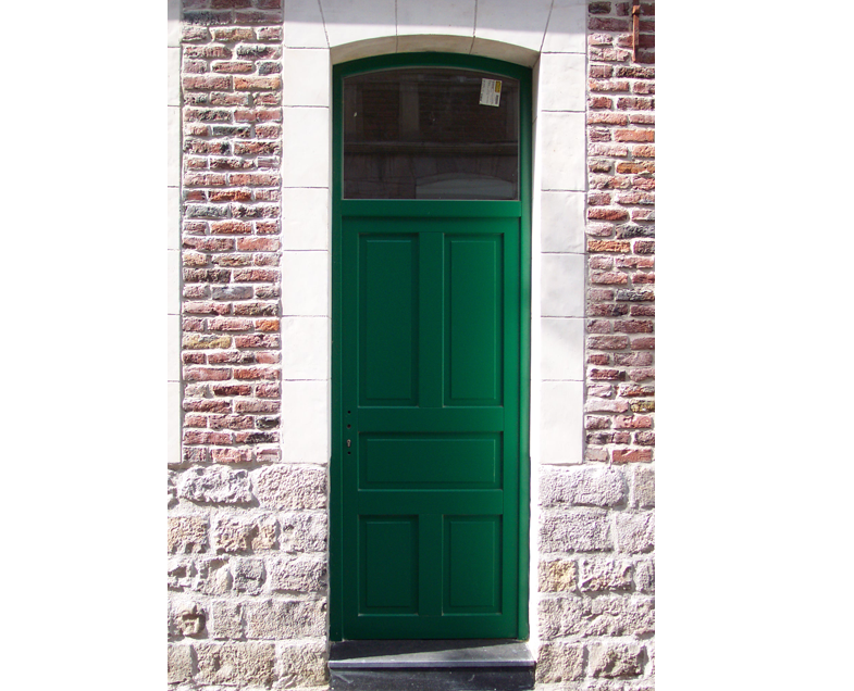 Menuiserie-Riche-teinte-NCS-choix-vert-soutenu-porte-elegance-France.png