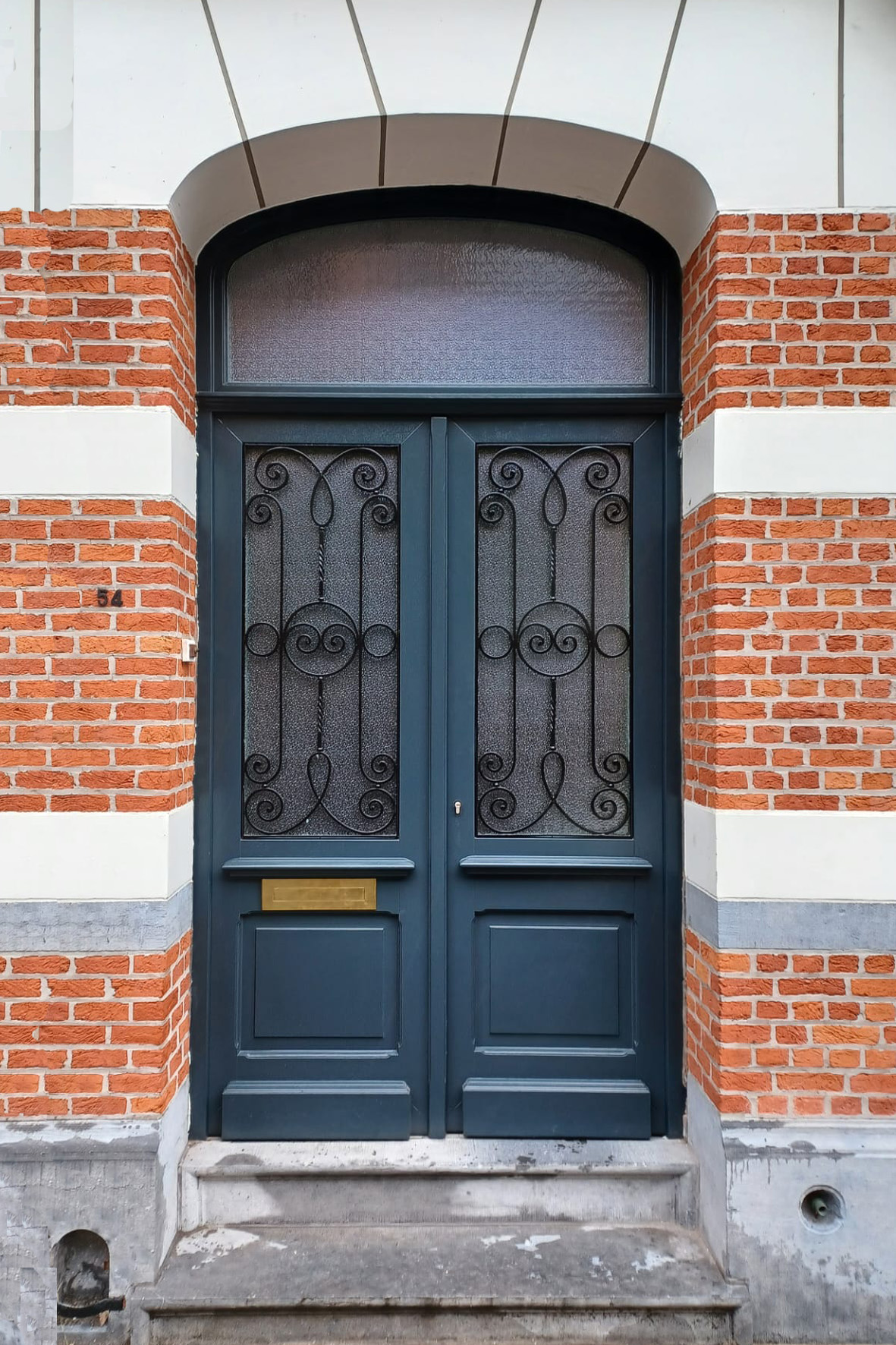 Menuiserie-Riche-porte-exterieure-double-recuperation-fers-forges-renovation-Artipose.jpg