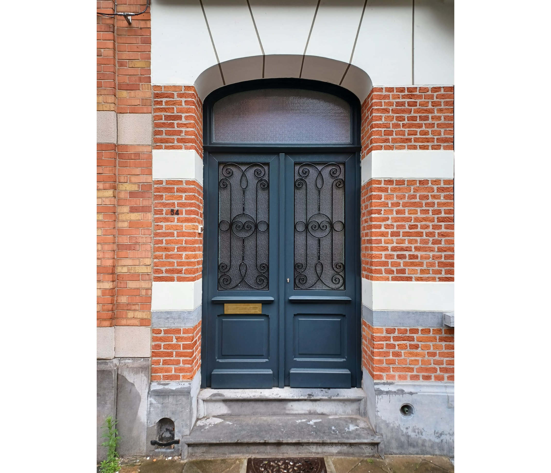 Menuiserie-Riche-porte-exterieure-double-recuperation-fers-forges-renovation-Artipose 3.png