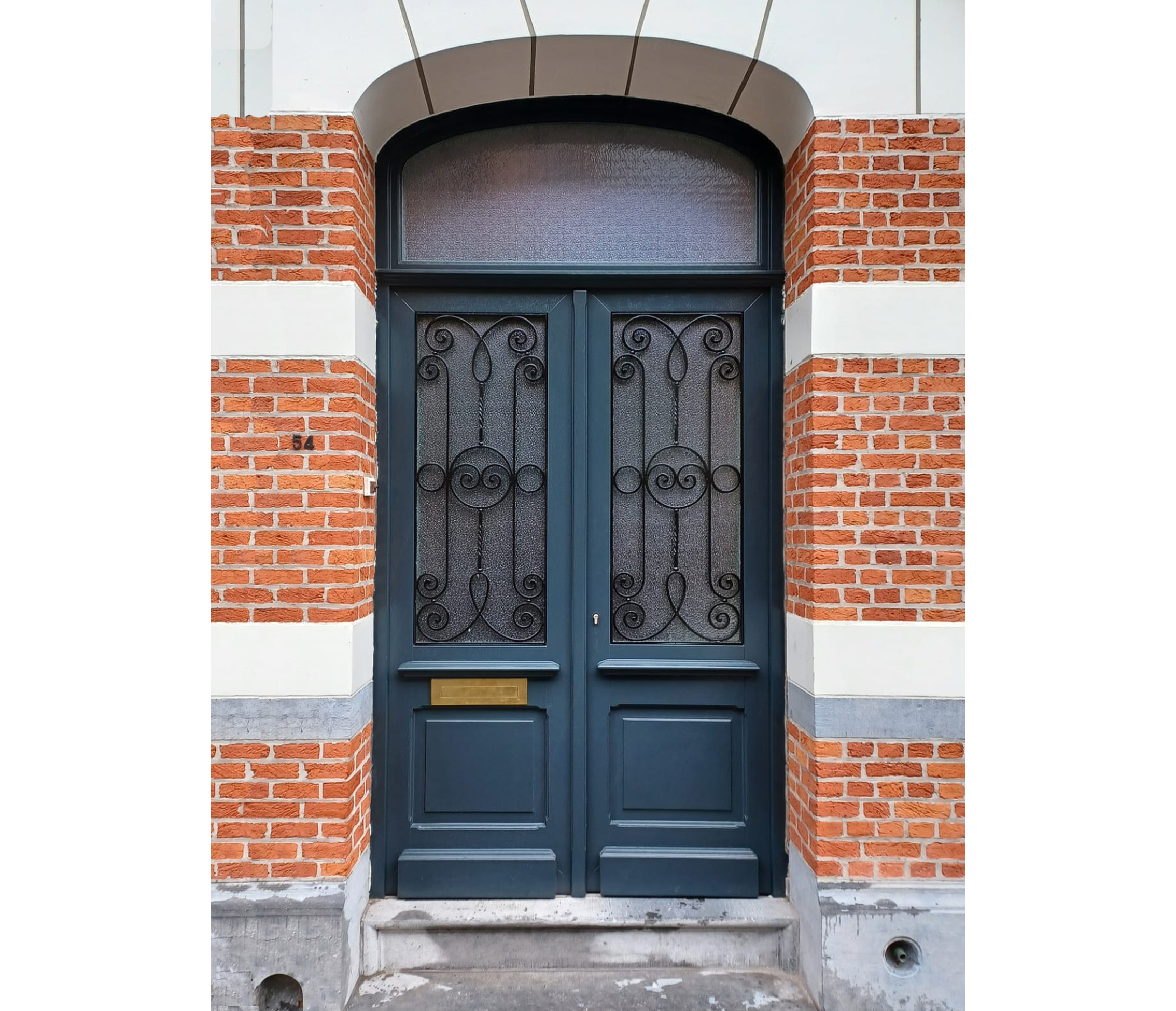 Menuiserie-Riche-porte-exterieure-double-recuperation-fers-forges-renovation-Artipose-4.png